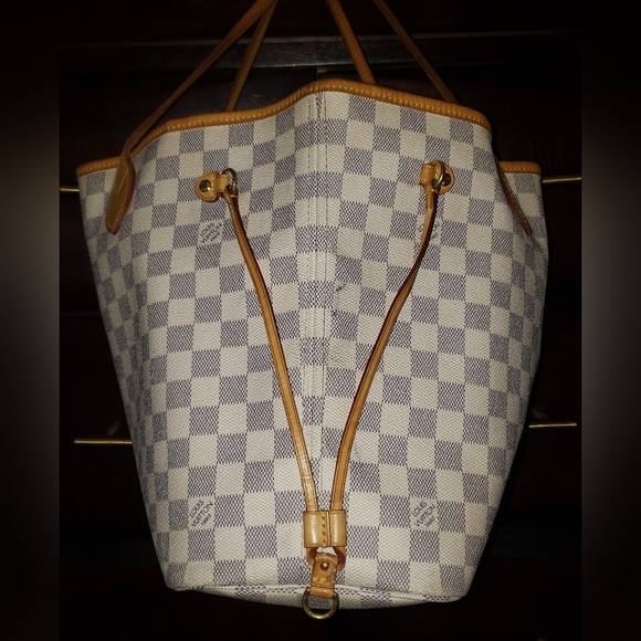 Louis Vuitton Neverfull MM - Picture 4 of 16
